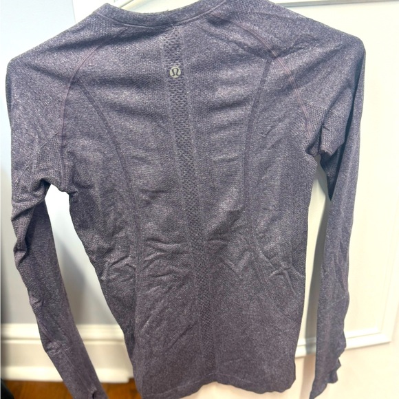 Lululemon Women’s Swiftly Tech Long-Sleeve Shirt, Size 4, Nightfall colour - Picture 3 of 6